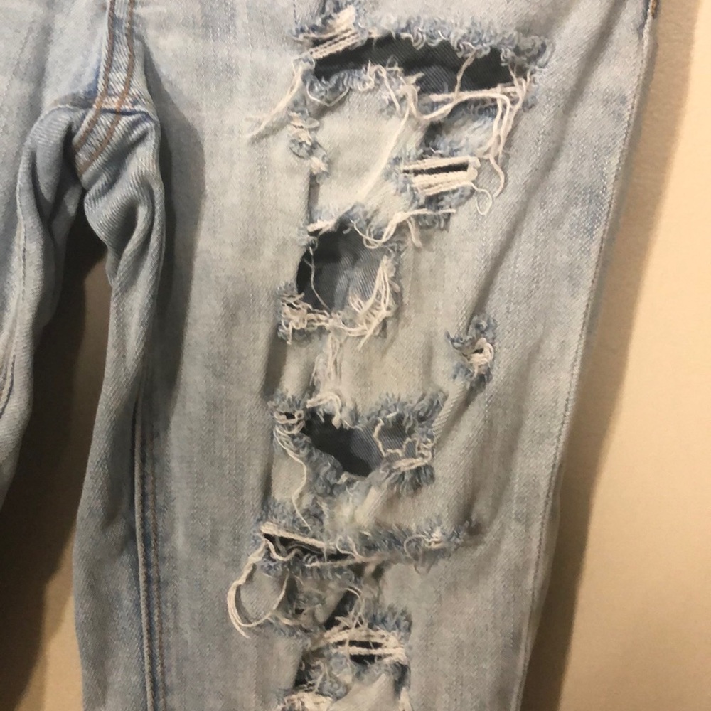 AEO stretch tomgirl button fly hole jeans - Picture 2 of 6